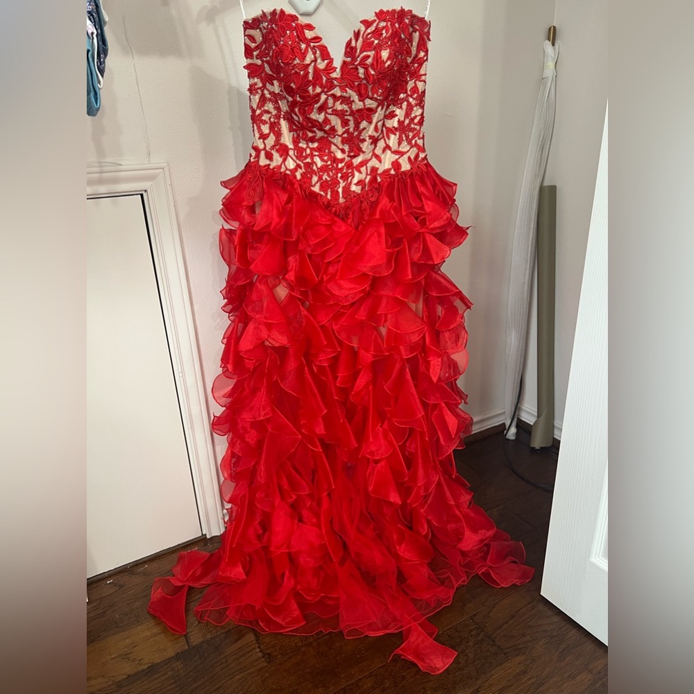 Size 8 Sherri Hill prom dress.